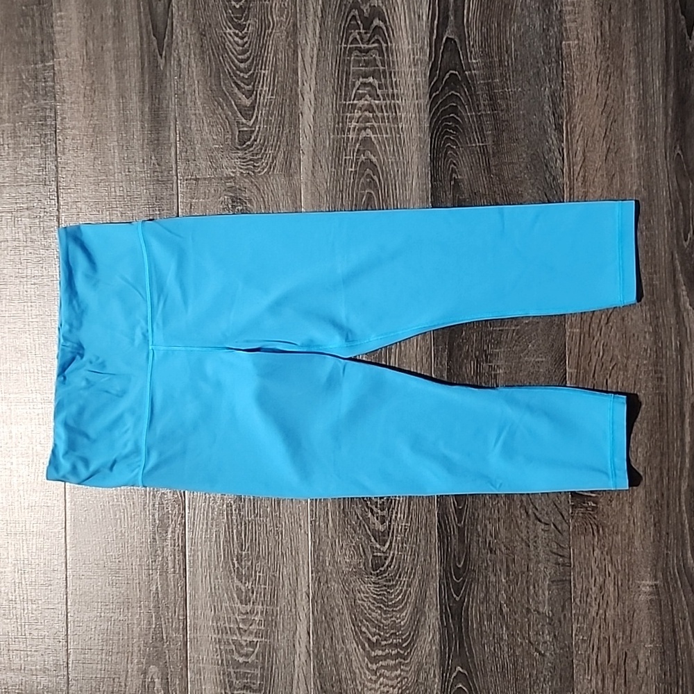 🦇 Athleta Ultra High Rise Elation Capri Leggings 🦇